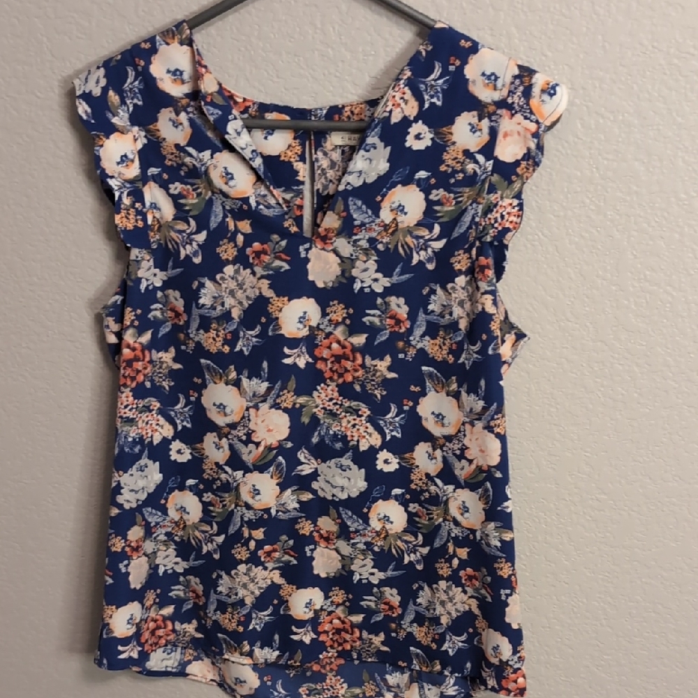 41 Hawthorn Blue Floral Scallop Sleeve Top Small